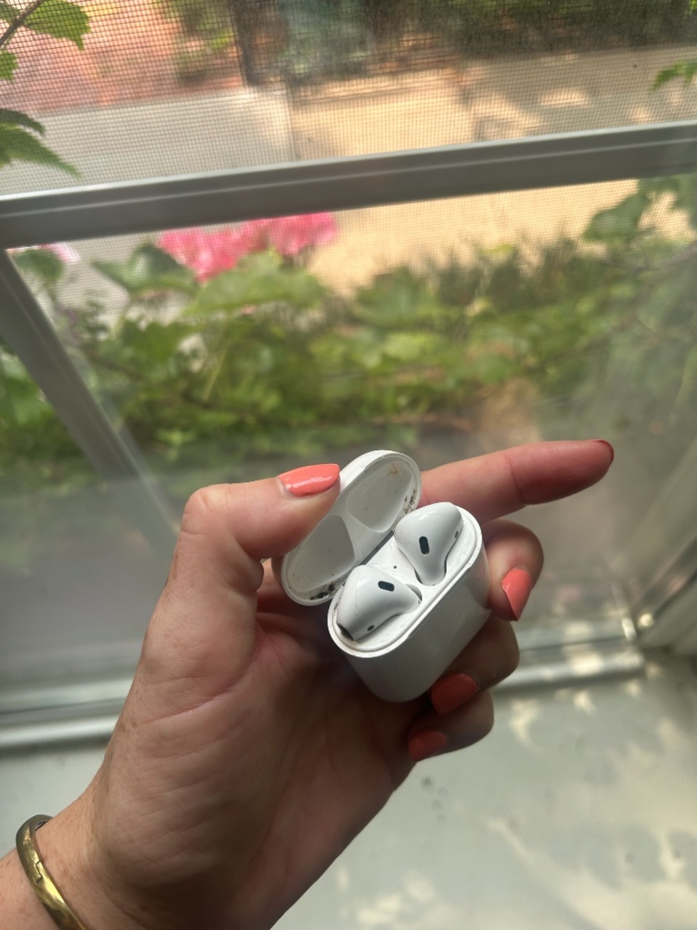 Apple AirPods Wireless Earbuds + Charging Case | White - Picture 2 of 3